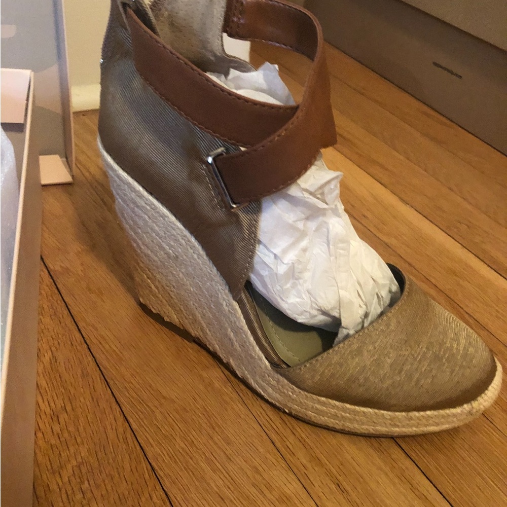 Chic Brown Wedge Sandals